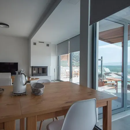 Kadeview Luxury Vila *